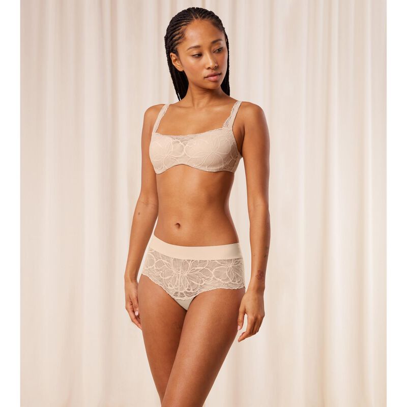 Triumph Body Make-Up Illusion Lace Shorty image number 3